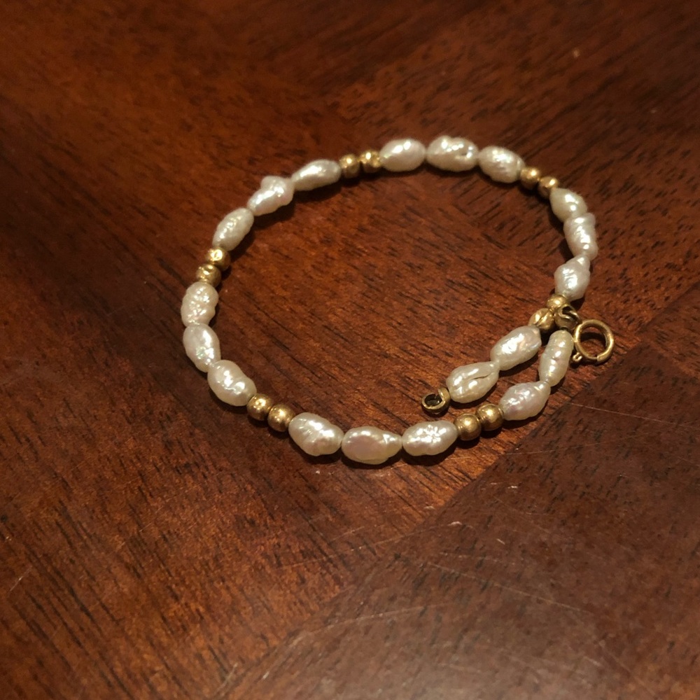 Freshwater pearl bracelet